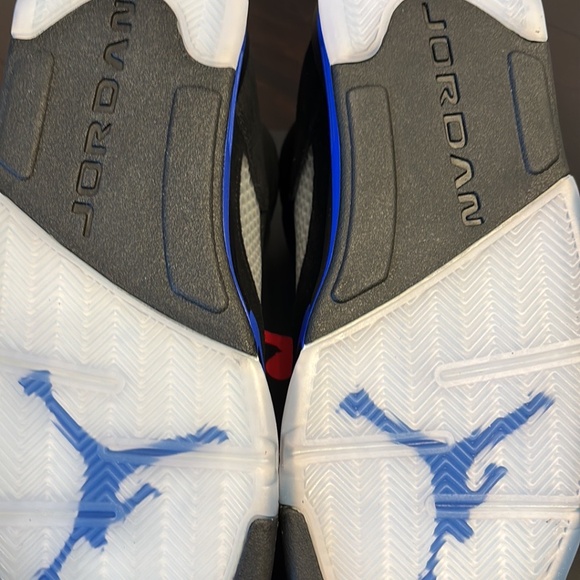 Athletic_Shoes